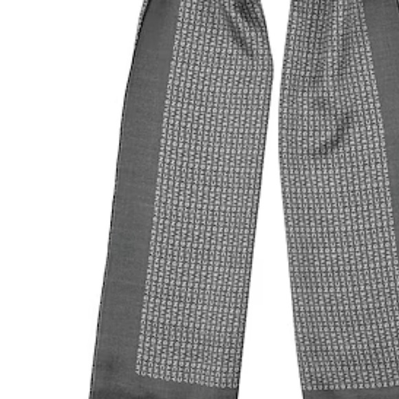 AUTHENTIC GIVENCY SCARF BRAND NEW! - Picture 1 of 2